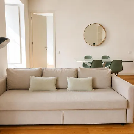 Modern 1 Bedroom Flat In Apartment