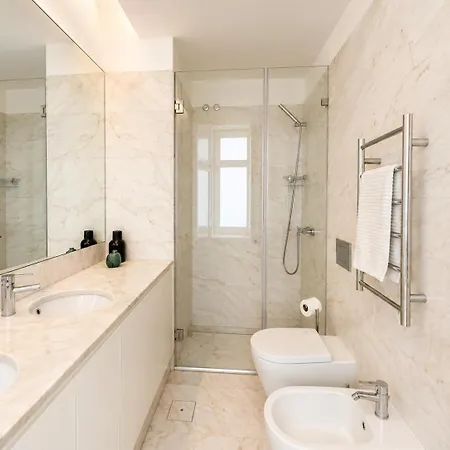Modern 1 Bedroom Flat In Apartment
