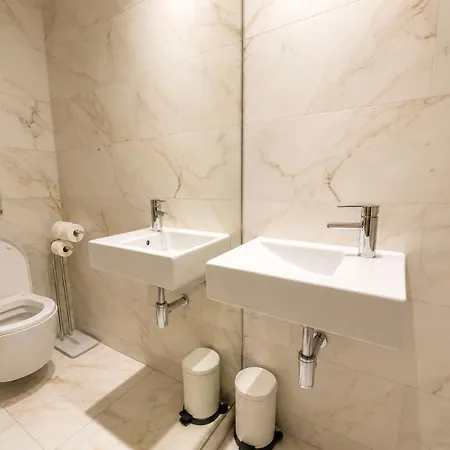 Apartment Modern 1 Bedroom Flat In